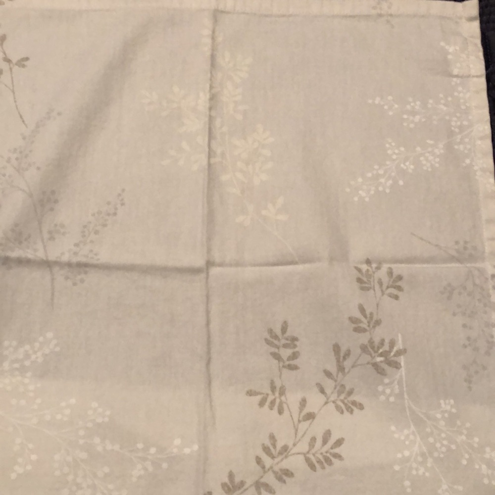 Calvin Klein Dinner napkins